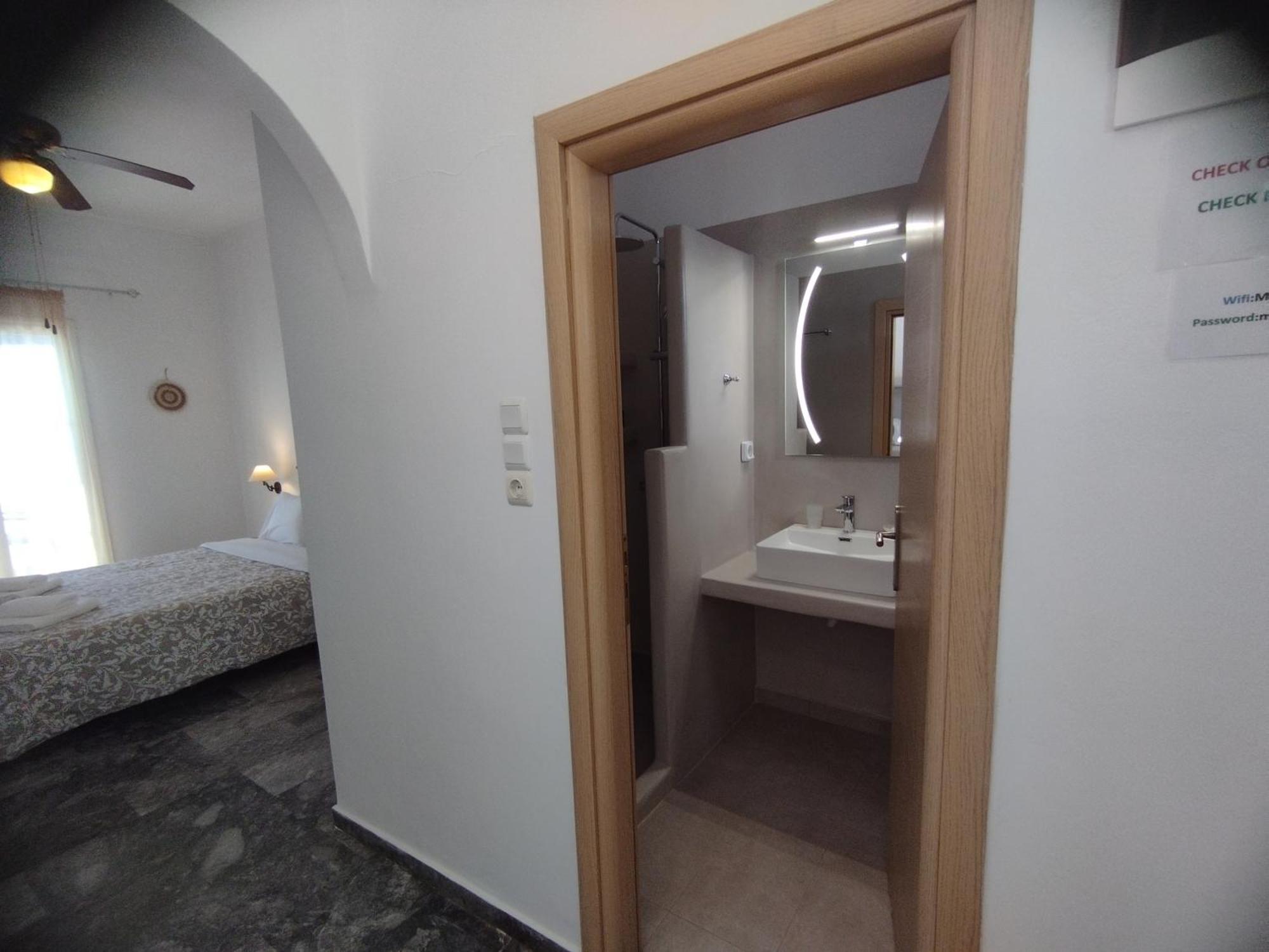 Marisini Sea View Lejlighedshotel Mpatsi Eksteriør billede
